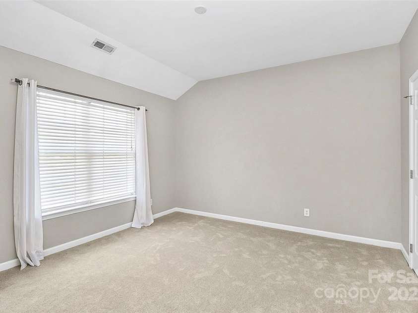 8808 Orchid Place, Charlotte, NC 28277.  MLS# CAR4284030, YatesRealty ID 29099. Second Bethroom
