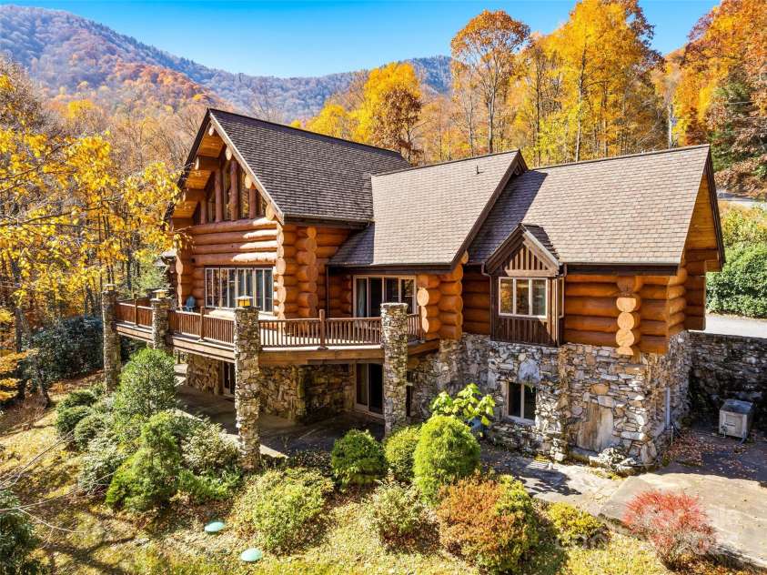 303 FLYING HAWK Road, Waynesville, NC 28786.  MLS# CAR4203494, YatesRealty ID 291. 