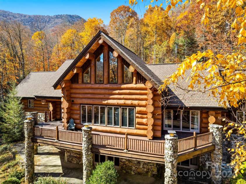 303 FLYING HAWK Road, Waynesville, NC 28786.  MLS# CAR4203494, YatesRealty ID 291. 