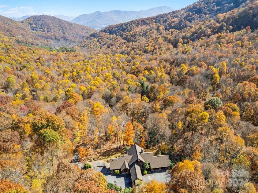 303 FLYING HAWK Road, Waynesville, NC 28786.  MLS# CAR4203494, YatesRealty ID 291. 