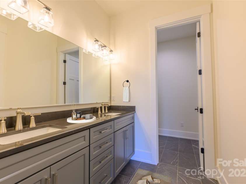 551 Macallan Drive, Waynesville, NC 28786.  MLS# CAR4305546, YatesRealty ID 291. Bathroom 2