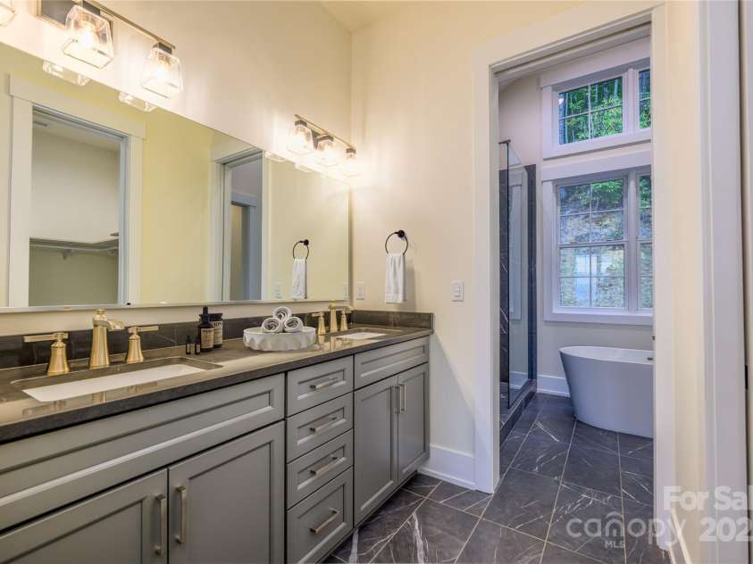 551 Macallan Drive, Waynesville, NC 28786.  MLS# CAR4305546, YatesRealty ID 291. Primary Bath