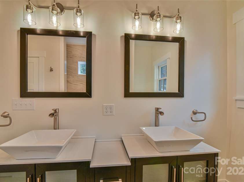 71 Crossings Circle, Fairview, NC 28730.  MLS# CAR4306682, YatesRealty ID 2910. 