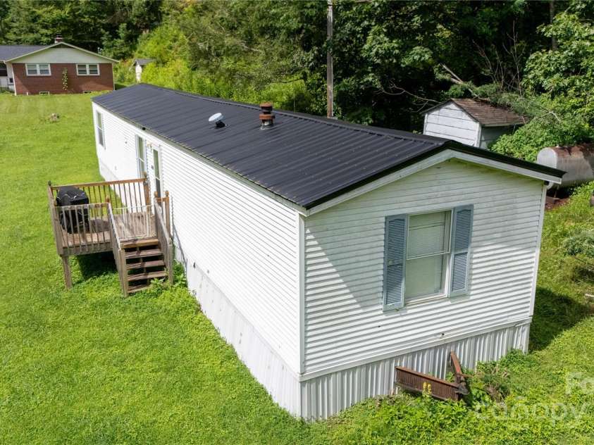 492 Chestnut Mountain Road, Spruce Pine, NC 28777.  MLS# CAR4281456, YatesRealty ID 29100. 