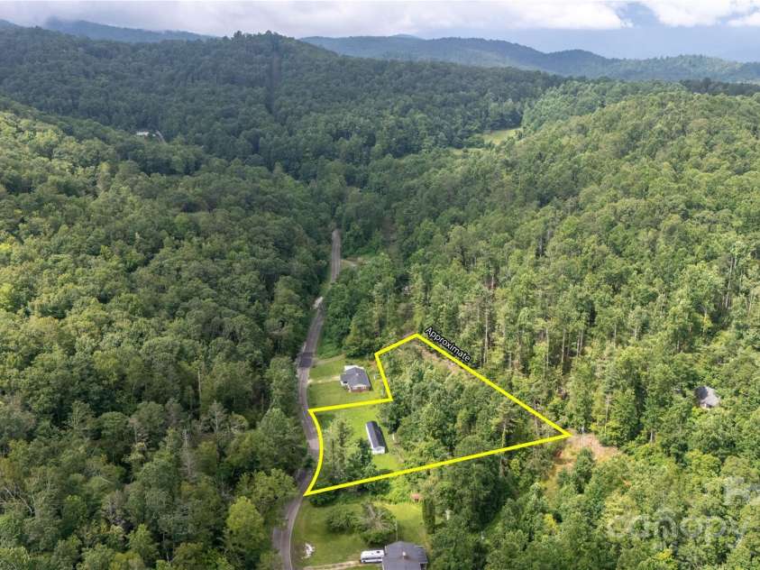 492 Chestnut Mountain Road, Spruce Pine, NC 28777.  MLS# CAR4281456, YatesRealty ID 29100. 