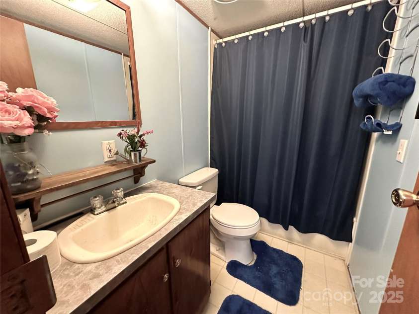 492 Chestnut Mountain Road, Spruce Pine, NC 28777.  MLS# CAR4281456, YatesRealty ID 29100. 