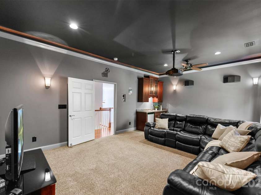 6300 Latta Springs Circle, Huntersville, NC 28078.  MLS# CAR4260746, YatesRealty ID 29101. 
