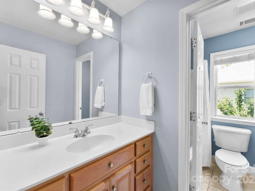 6300 Latta Springs Circle, Huntersville, NC 28078.  MLS# CAR4260746, YatesRealty ID 29101. Jack and Jill bathroom upstairs
