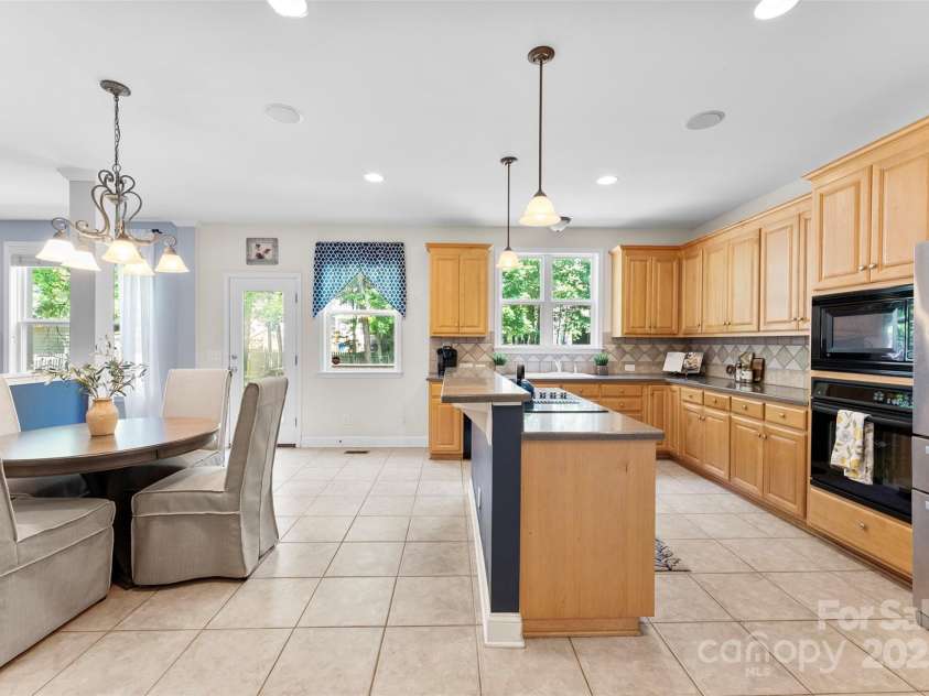 6300 Latta Springs Circle, Huntersville, NC 28078.  MLS# CAR4260746, YatesRealty ID 29101. Kitchen with breakfast area and cooktop island