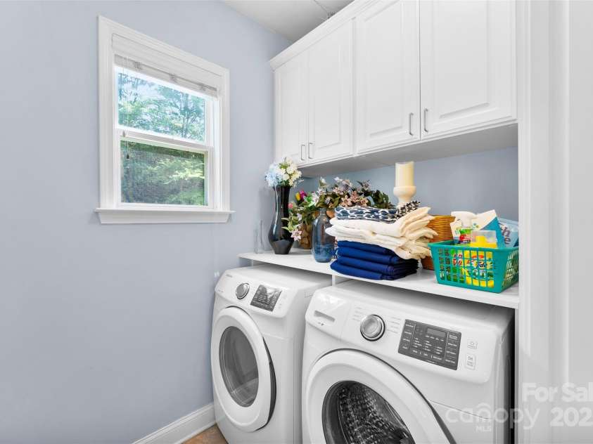 6300 Latta Springs Circle, Huntersville, NC 28078.  MLS# CAR4260746, YatesRealty ID 29101. Laundry room off the kitchen