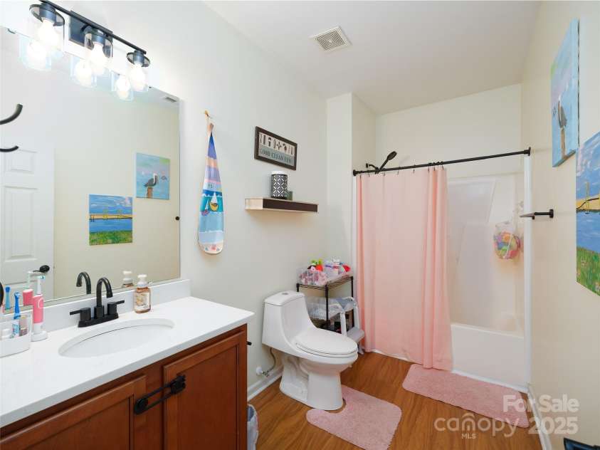 28111 Egrets Court, Lancaster, SC 29720.  MLS# CAR4277377, YatesRealty ID 29102. Full bathroom