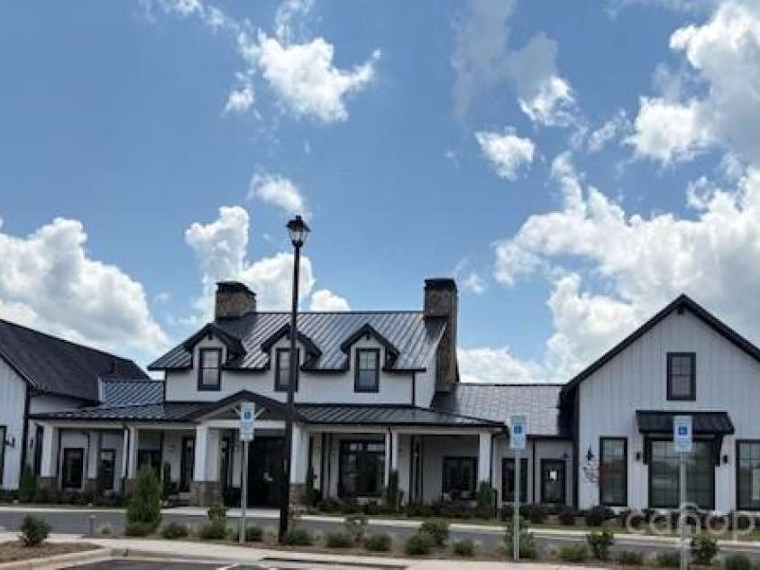 28111 Egrets Court, Lancaster, SC 29720.  MLS# CAR4277377, YatesRealty ID 29102. New clubhouse and fine dining restaurant