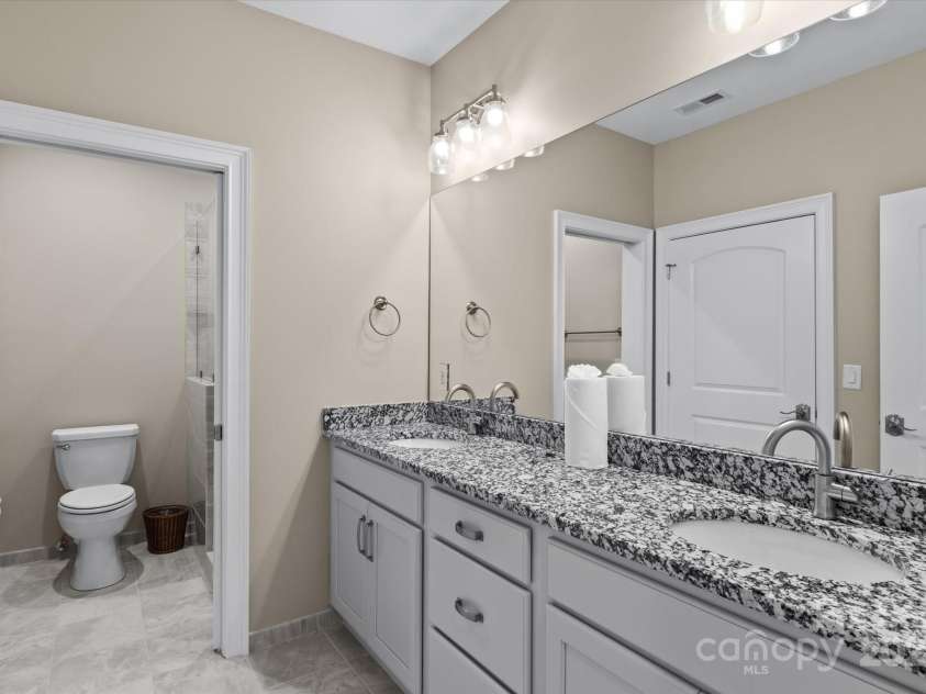 1122 Astoria Parkway, Catawba, NC 28609.  MLS# CAR4285552, YatesRealty ID 29103. 