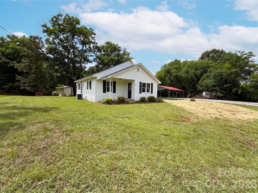 345 Mount Pleasant Road, Mount Pleasant, NC 28124.  MLS# CAR4391103, YatesRealty ID 29103. 
