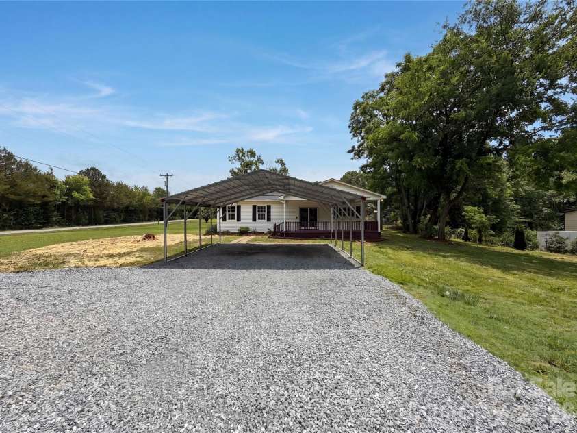 345 Mount Pleasant Road, Mount Pleasant, NC 28124.  MLS# CAR4391103, YatesRealty ID 29103. 