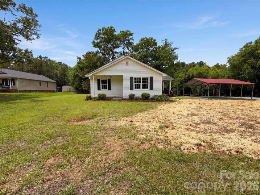 345 Mount Pleasant Road, Mount Pleasant, NC 28124.  MLS# CAR4391103, YatesRealty ID 29103. 