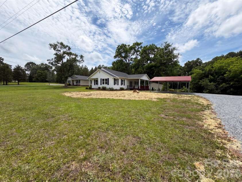 345 Mount Pleasant Road, Mount Pleasant, NC 28124.  MLS# CAR4391103, YatesRealty ID 29103. 