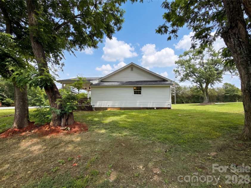 345 Mount Pleasant Road, Mount Pleasant, NC 28124.  MLS# CAR4391103, YatesRealty ID 29103. 