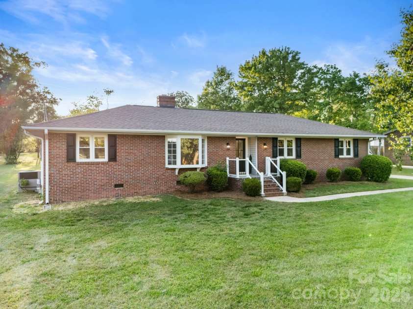 1447 Sullivan Street, Rock Hill, SC 29730.  MLS# CAR4362213, YatesRealty ID 29104. SPACIOUS 1/2 acre YARD