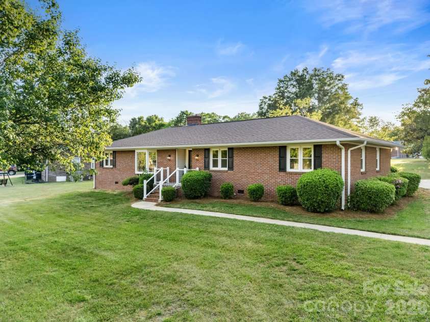 1447 Sullivan Street, Rock Hill, SC 29730.  MLS# CAR4362213, YatesRealty ID 29104. WALKWAY FRONT ENTRY