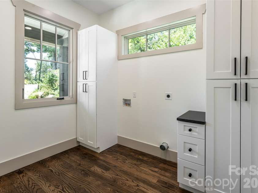 110 Unadilla Avenue, Asheville, NC 28803.  MLS# CAR4249602, YatesRealty ID 29105. Main level laundry