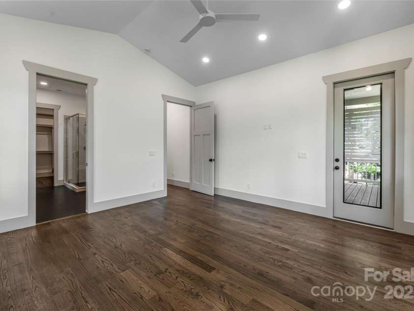 110 Unadilla Avenue, Asheville, NC 28803.  MLS# CAR4249602, YatesRealty ID 29105. Main level primary suite
