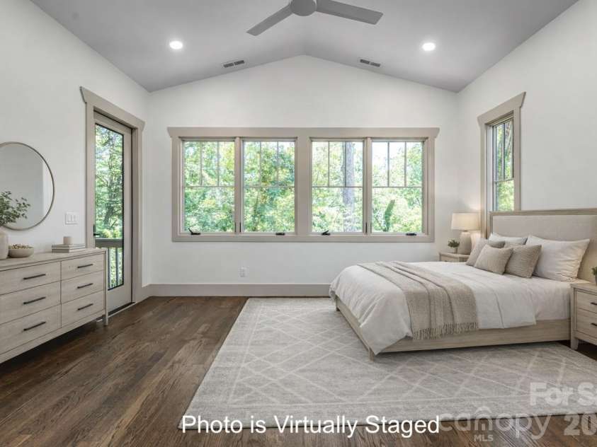 110 Unadilla Avenue, Asheville, NC 28803.  MLS# CAR4249602, YatesRealty ID 29105. Main level primary suite