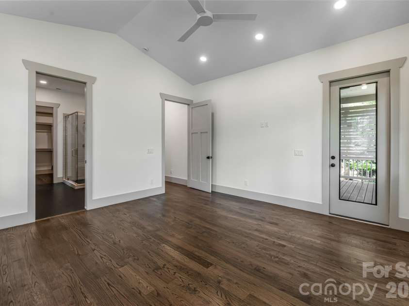 110 Unadilla Avenue, Asheville, NC 28803.  MLS# CAR4249602, YatesRealty ID 29105. Main level primary suite
