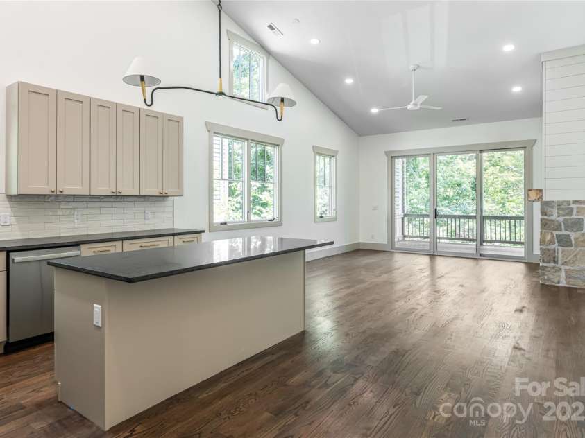 110 Unadilla Avenue, Asheville, NC 28803.  MLS# CAR4249602, YatesRealty ID 29105. Open floor plan