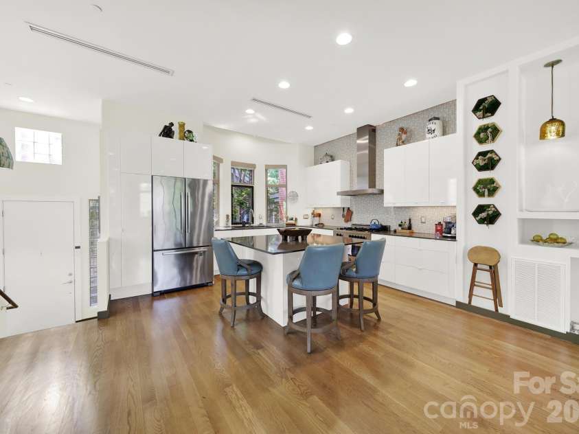 1930 Scott Avenue, Charlotte, NC 28203.  MLS# CAR4367127, YatesRealty ID 29105. Modern chef's kitchen featuring a premier Italian range and large island.