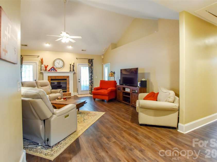 278 Chelveston Drive, Rock Hill, SC 29732.  MLS# CAR4391625, YatesRealty ID 29106. 