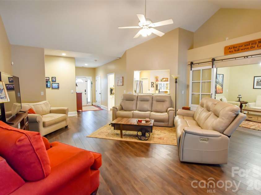 278 Chelveston Drive, Rock Hill, SC 29732.  MLS# CAR4391625, YatesRealty ID 29106. 