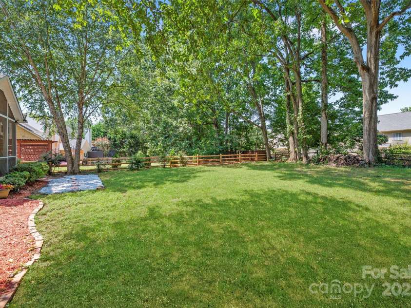 8906 Glade Court, Huntersville, NC 28078.  MLS# CAR4286078, YatesRealty ID 29106. 