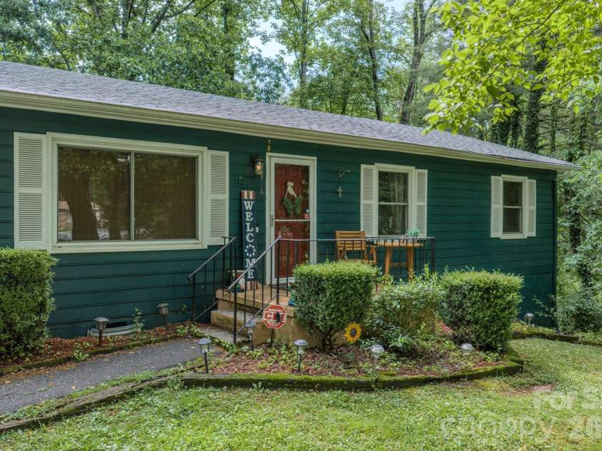 112 Amelia Drive, Hendersonville, NC 28792.  MLS# CAR4387434, YatesRealty ID 29107. 