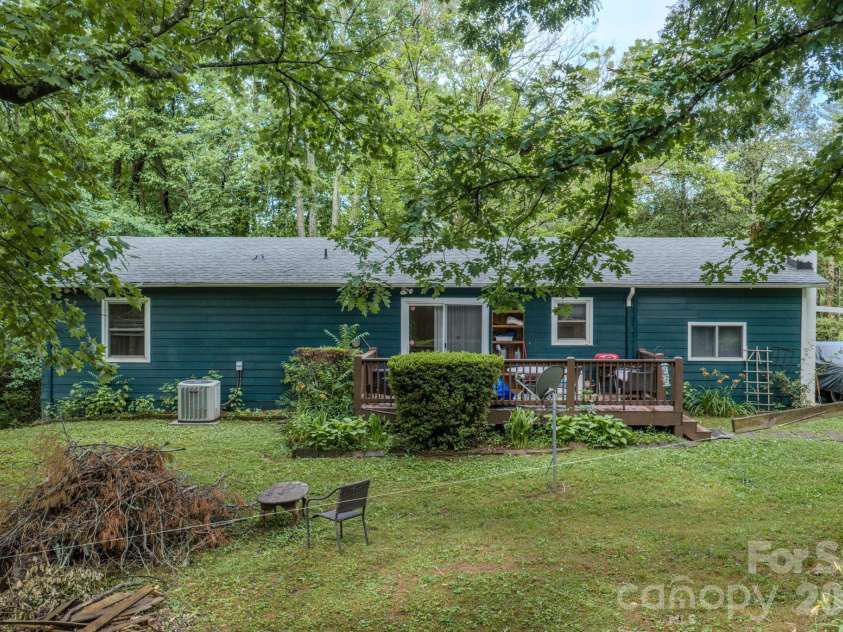 112 Amelia Drive, Hendersonville, NC 28792.  MLS# CAR4387434, YatesRealty ID 29107. 