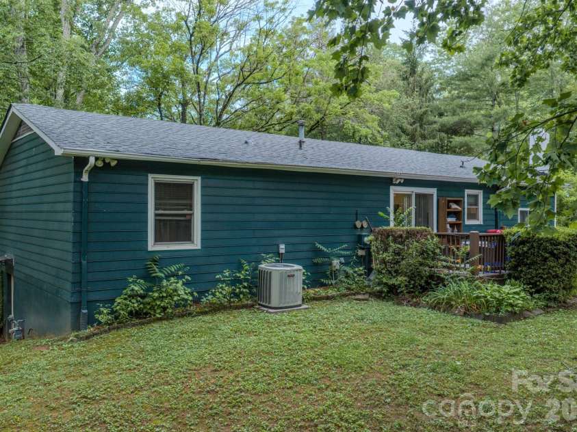 112 Amelia Drive, Hendersonville, NC 28792.  MLS# CAR4387434, YatesRealty ID 29107. 