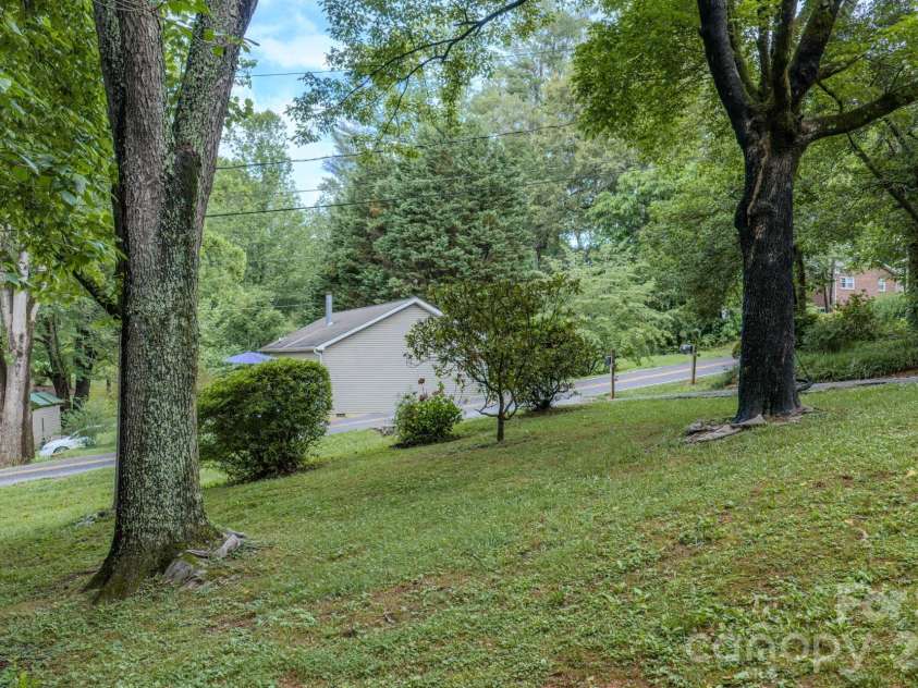 112 Amelia Drive, Hendersonville, NC 28792.  MLS# CAR4387434, YatesRealty ID 29107. 