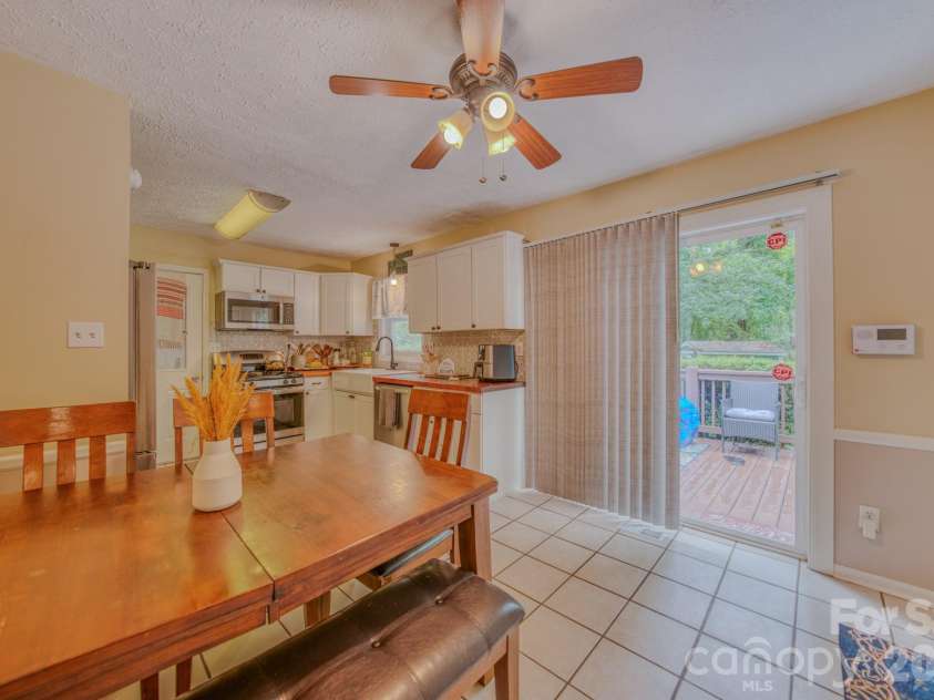 112 Amelia Drive, Hendersonville, NC 28792.  MLS# CAR4387434, YatesRealty ID 29107. 