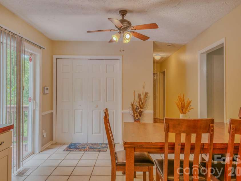 112 Amelia Drive, Hendersonville, NC 28792.  MLS# CAR4387434, YatesRealty ID 29107. 