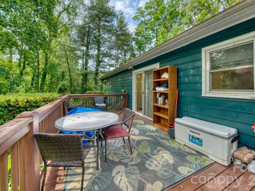 112 Amelia Drive, Hendersonville, NC 28792.  MLS# CAR4387434, YatesRealty ID 29107. 