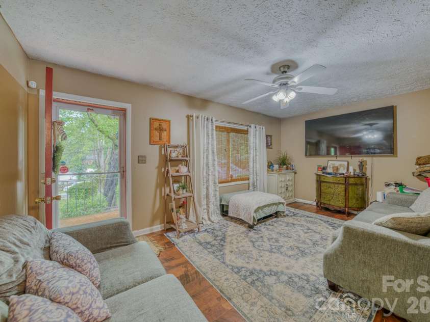 112 Amelia Drive, Hendersonville, NC 28792.  MLS# CAR4387434, YatesRealty ID 29107. 