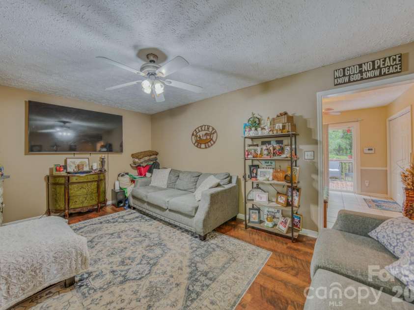112 Amelia Drive, Hendersonville, NC 28792.  MLS# CAR4387434, YatesRealty ID 29107. 