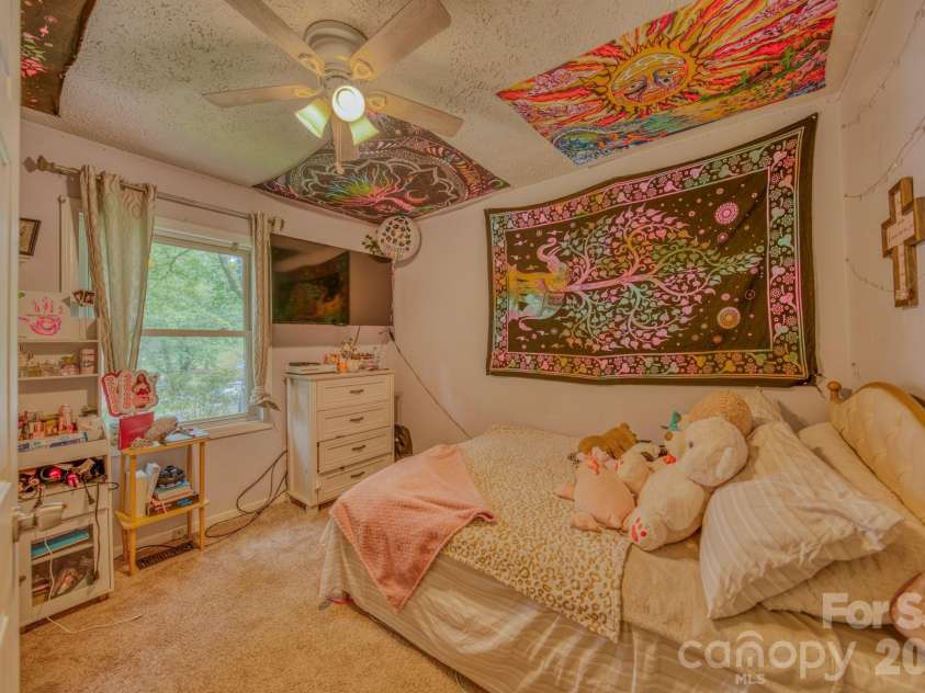 112 Amelia Drive, Hendersonville, NC 28792.  MLS# CAR4387434, YatesRealty ID 29107. 