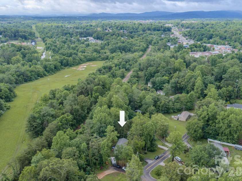 112 Amelia Drive, Hendersonville, NC 28792.  MLS# CAR4387434, YatesRealty ID 29107. 