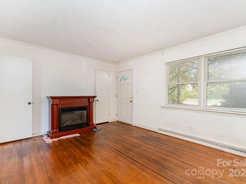 4840 The Plaza, Charlotte, NC 28215.  MLS# CAR4285500, YatesRealty ID 29108. 