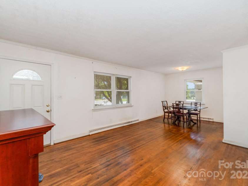 4840 The Plaza, Charlotte, NC 28215.  MLS# CAR4285500, YatesRealty ID 29108. 