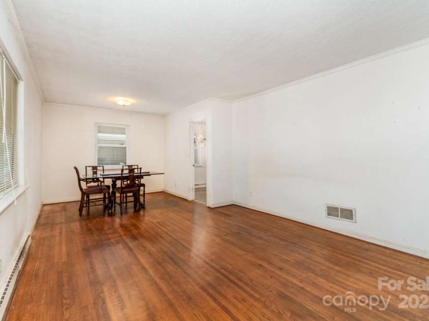 4840 The Plaza, Charlotte, NC 28215.  MLS# CAR4285500, YatesRealty ID 29108. 