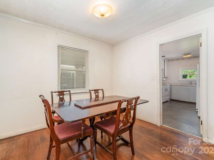 4840 The Plaza, Charlotte, NC 28215.  MLS# CAR4285500, YatesRealty ID 29108. 