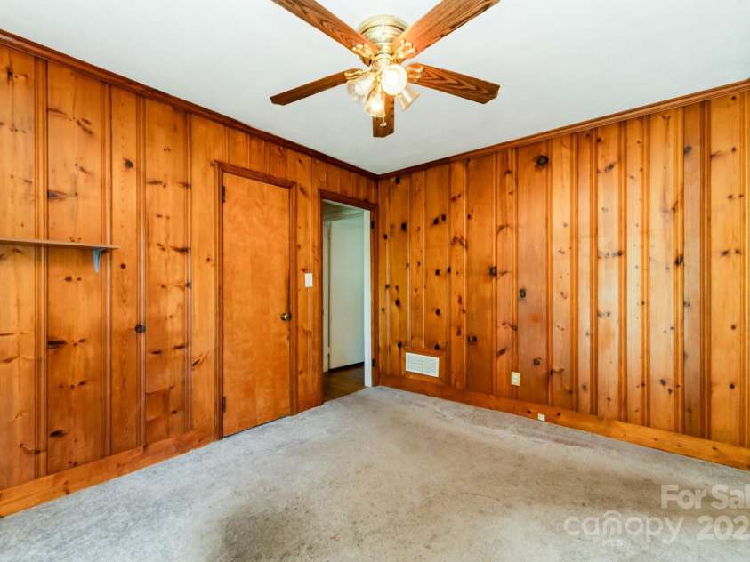 4840 The Plaza, Charlotte, NC 28215.  MLS# CAR4285500, YatesRealty ID 29108. 