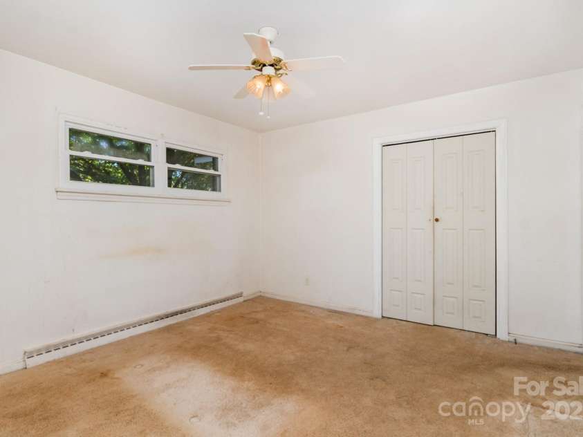 4840 The Plaza, Charlotte, NC 28215.  MLS# CAR4285500, YatesRealty ID 29108. 